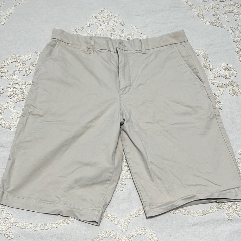 Mens GAP khaki shorts, Sz 34, back to school